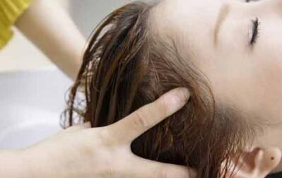 头皮痒脱发是什么原因引起的?怎么治疗最好?推荐用什么洗发水好?