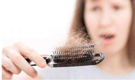 初中男生女生头发痒掉发是什么原因造成的?该怎么办?怎样才会长