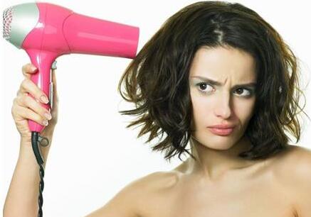 秋天头皮痒容易掉头发是什么原因?很严重怎么办?吃什么好防止掉发