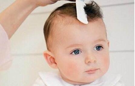 宝宝洗头总是掉头发是什么原因导致的呢?怎么办?掉发严重吃什么