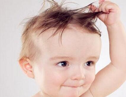 宝宝的头发长得慢是怎么回事啊?原因是什么?怎么办?