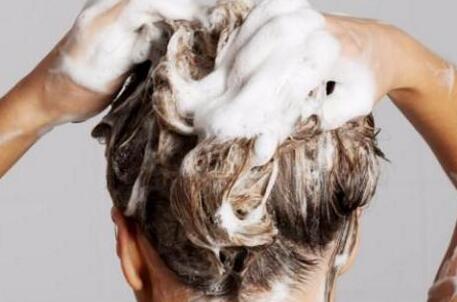 男生头发多油用什么洗发水好?多久洗一次头最健康?