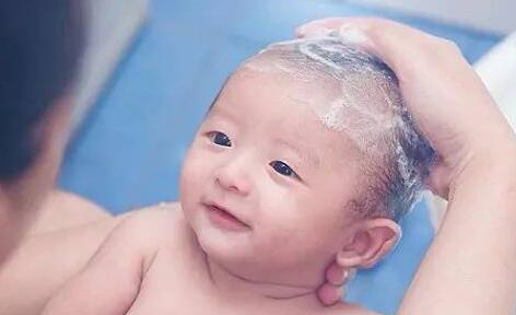 两岁半宝宝头发稀少发黄干燥无光泽什么原因引起的?怎么办?