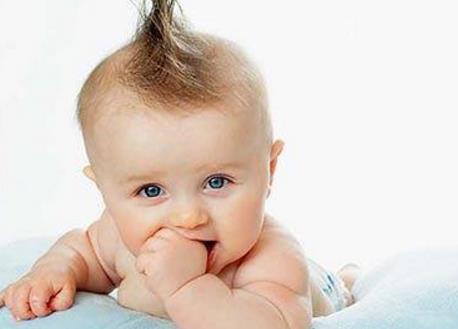五个月_九个月_十个月宝宝头顶头发开始稀少枯黄怎么办?