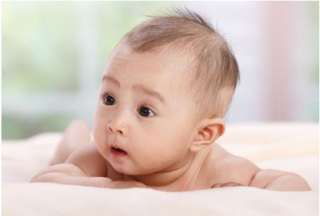 6个月_七个月婴儿头顶头发变黄越来越稀少是什么原因?怎么办?