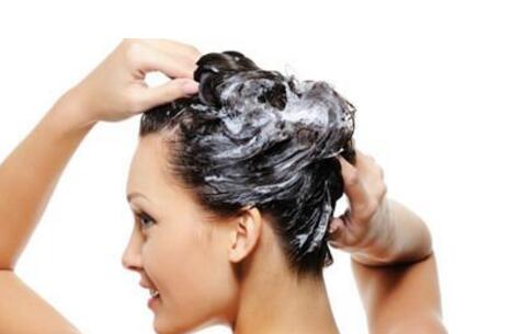 女生每天洗完头掉多少头发正常?怎么办?用什么洗发水比较好?