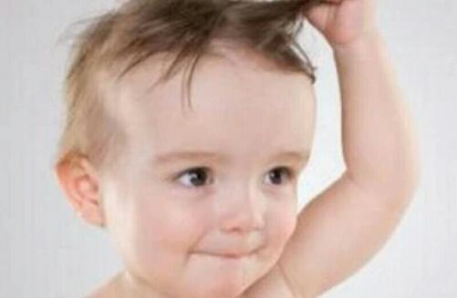 3岁小孩子梳头每天掉很多头发是怎么回事?什么原因引起的?怎么办?