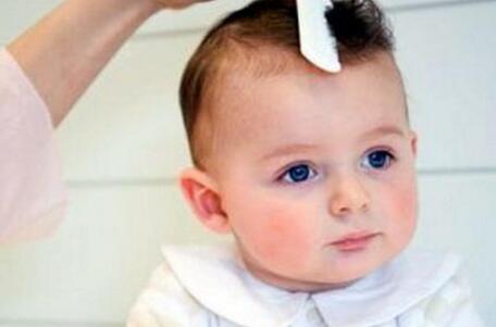 三岁多的小孩掉头发是什么原因引起的?缺什么微量原元素?