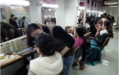 武汉有哪些比较好的化妆学校?最正规最有名的化妆学校在哪里?