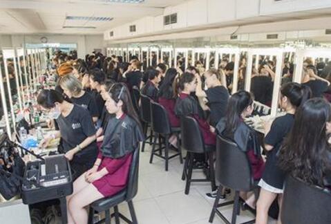 重庆市有哪些影视化妆培训学校?新时代化妆学院怎么样?地址在哪里